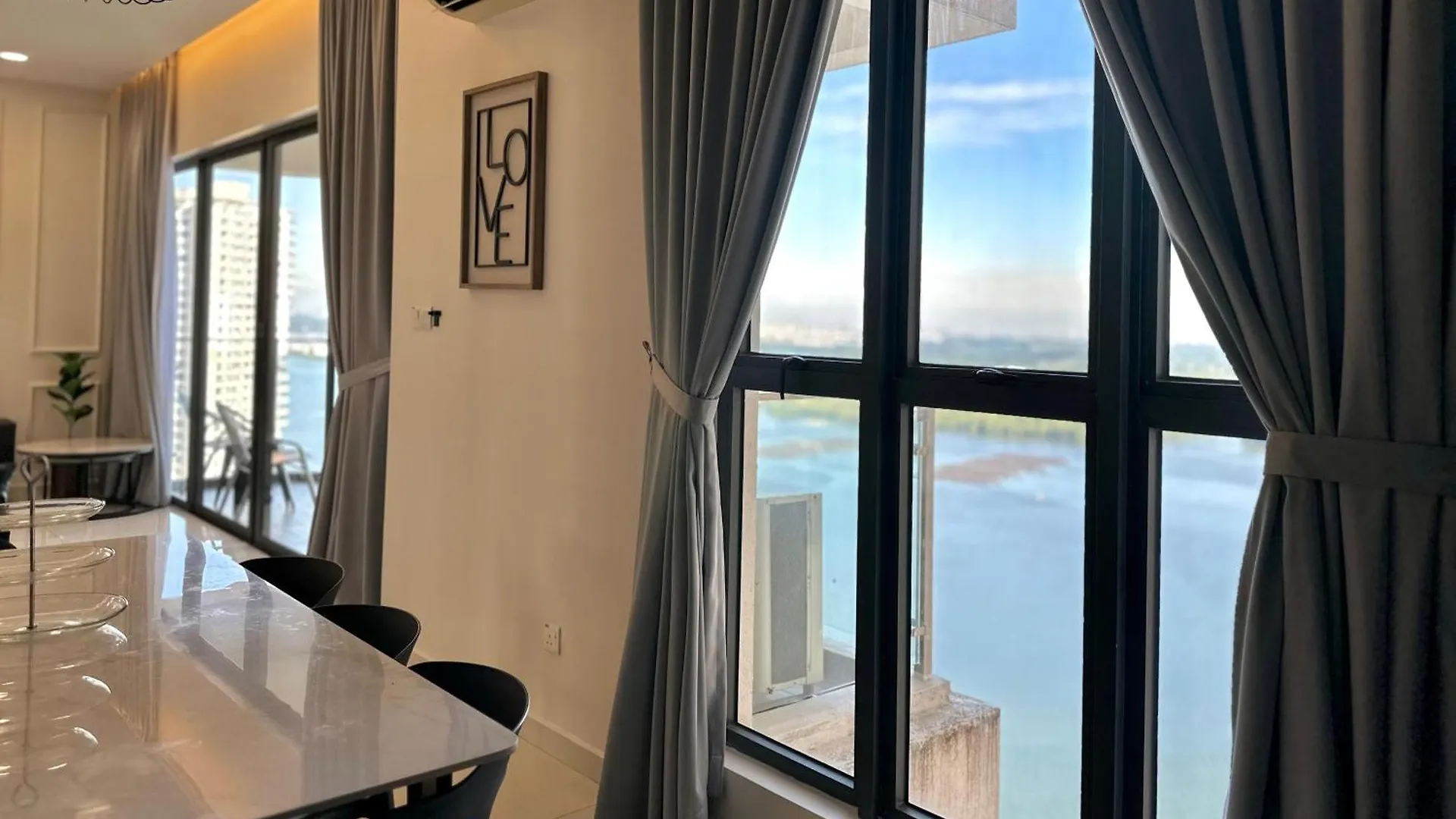Superb Seaview 3 Balcony Near Ciq Jb 3B2B Apartamento Johor Bahru